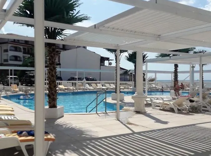 Coastal With Sea View In Elenite, 40m² + Pool 埃勒尼特