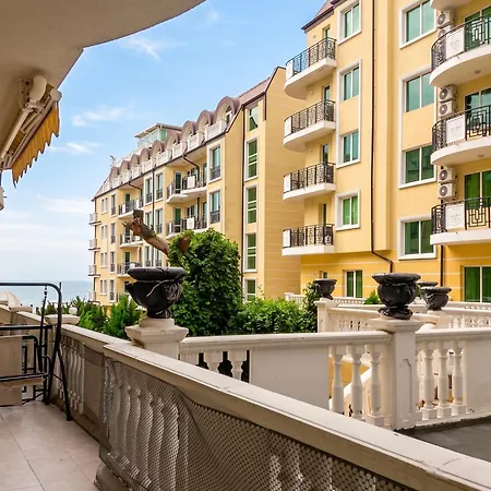 דירה Coastal With Sea View In Elenite, 40m² + Pool