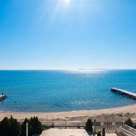 דירה Coastal With Sea View In Elenite, 40m² + Pool אלניטה