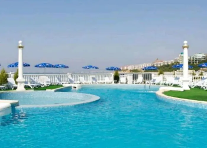 Coastal With Sea View In Elenite, 40m² + Pool Apartment